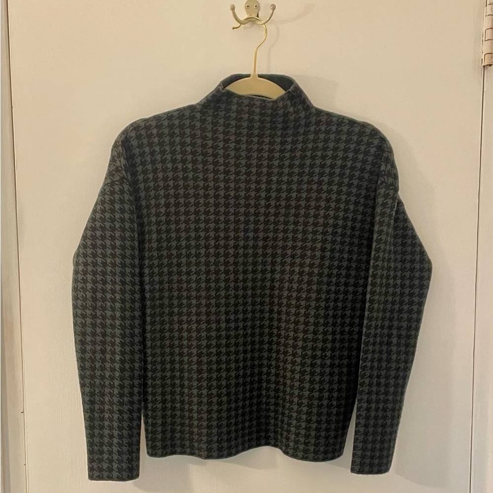 Tahari Green and Black Houndstooth Sweater